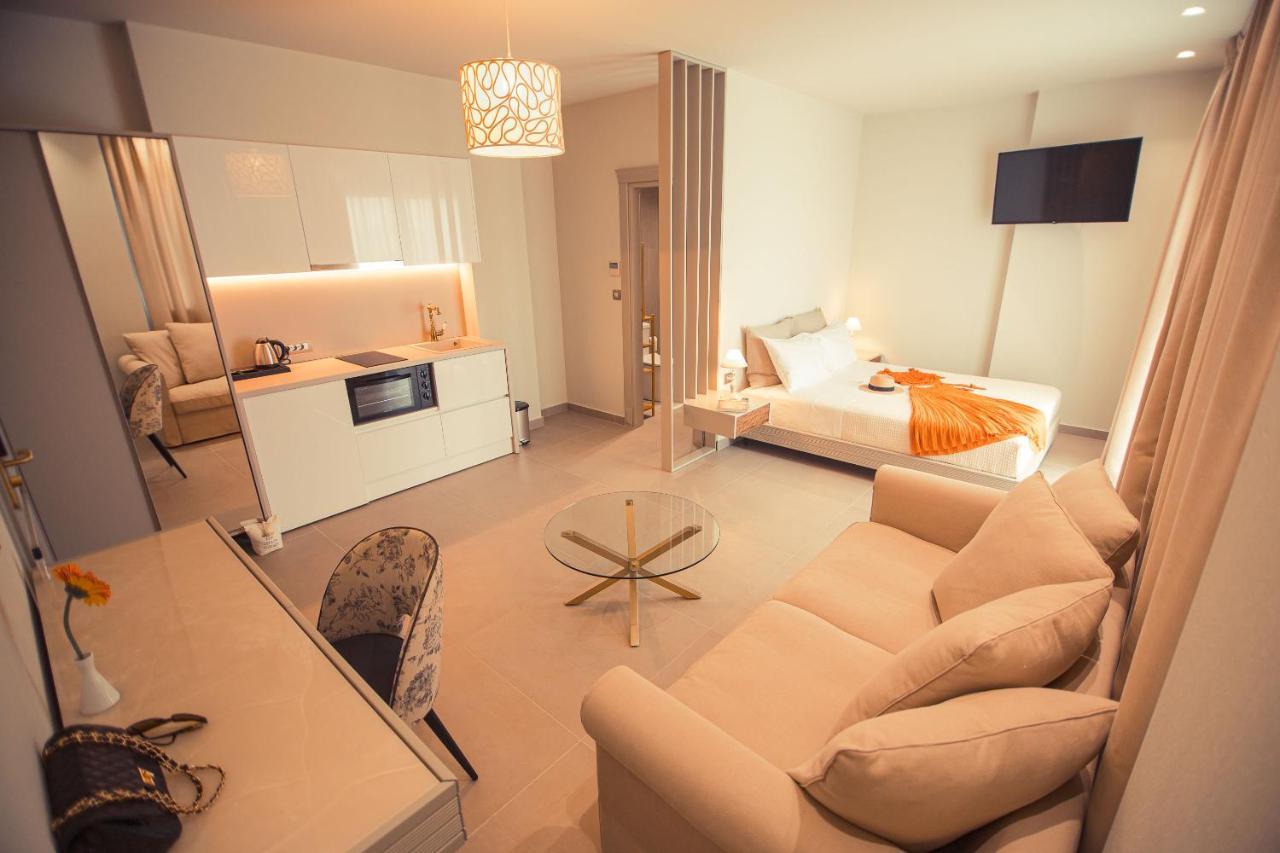 Io Luxury Pool & Hot Tub Suites Préveza Kültér fotó