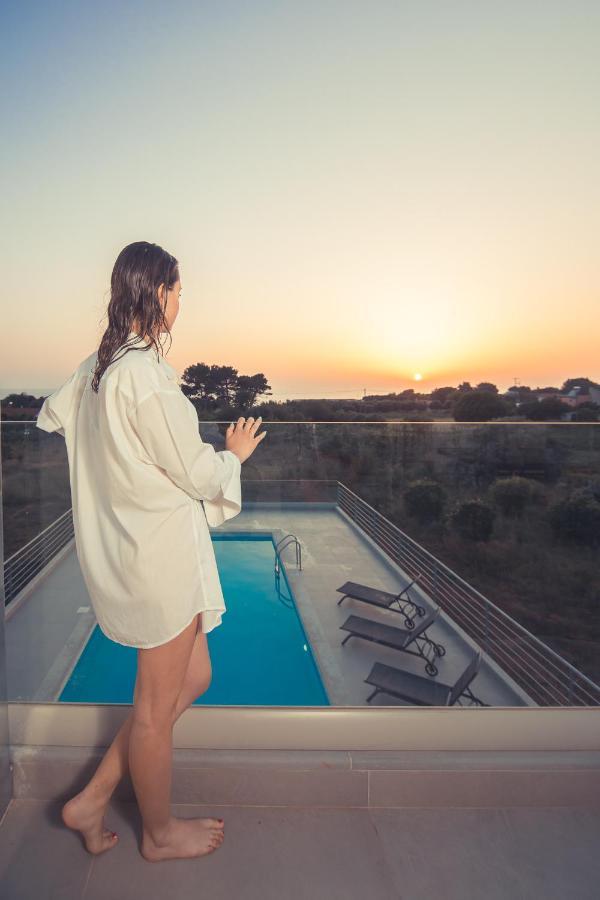 Io Luxury Pool & Hot Tub Suites Préveza Kültér fotó