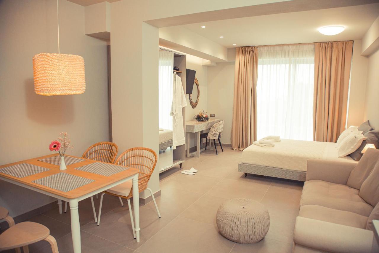 Io Luxury Pool & Hot Tub Suites Préveza Kültér fotó