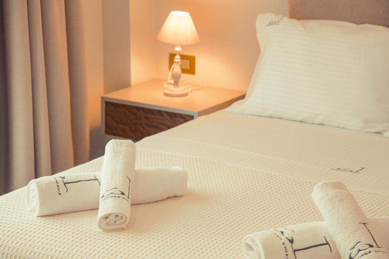 Io Luxury Pool & Hot Tub Suites Préveza Kültér fotó