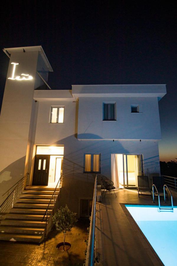 Io Luxury Pool & Hot Tub Suites Préveza Kültér fotó